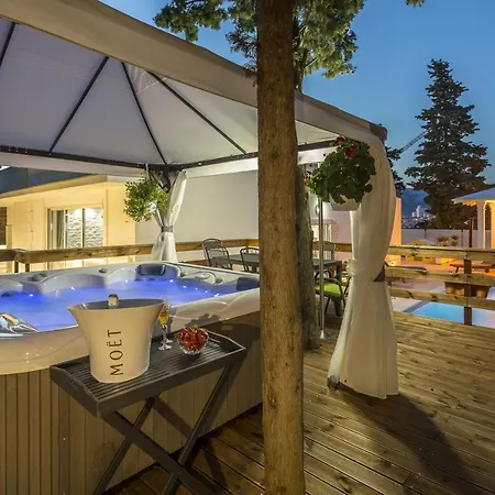 Luxury With A Swimming Pool - 13408 * スプリト