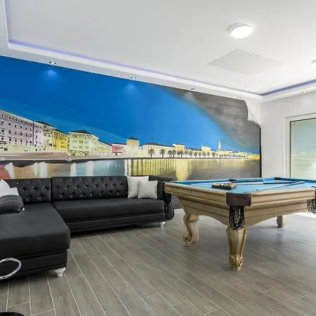 Luxury With A Swimming Pool - 13408 * سبليت