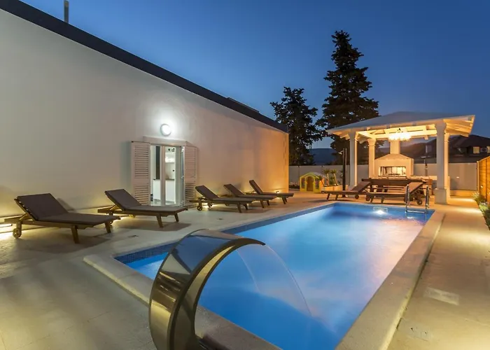 Villa Luxury With A Swimming Pool - 13408 Split