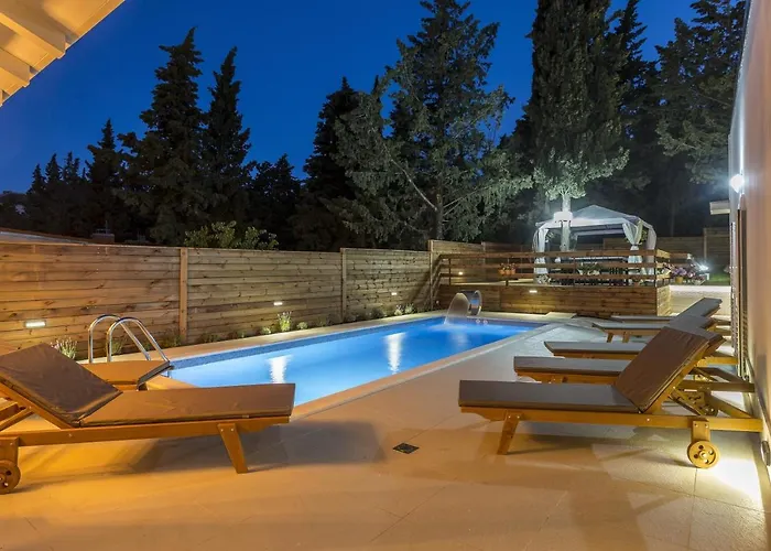 Luxury With A Swimming Pool - 13408 * Split