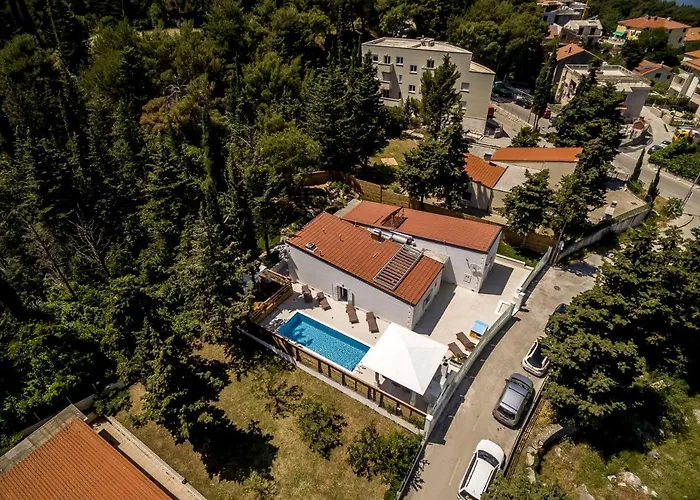 Villa Luxury With A Swimming Pool - 13408 *