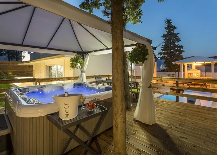Luxury With A Swimming Pool - 13408 * Split