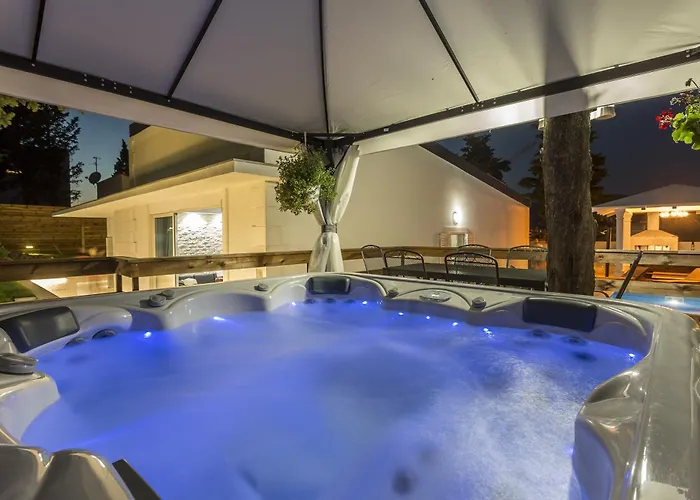 Luxury With A Swimming Pool - 13408 * Split